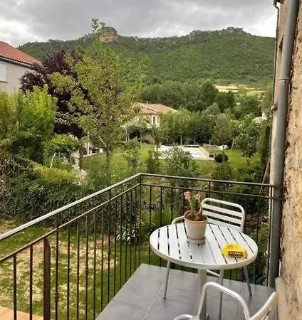 Bienvenu « chez Nous », De Charme