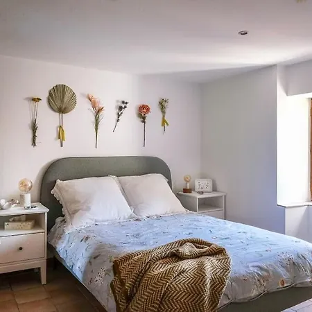 Bienvenu « chez Nous », De Charme