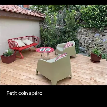 Bienvenu « chez Nous », De Charme *